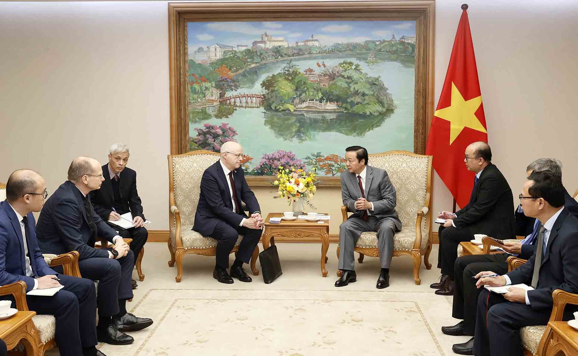 Le vice-PM Tran Hong Ha reçoit l’ambassadeur de Finlande et le président de Wartsila