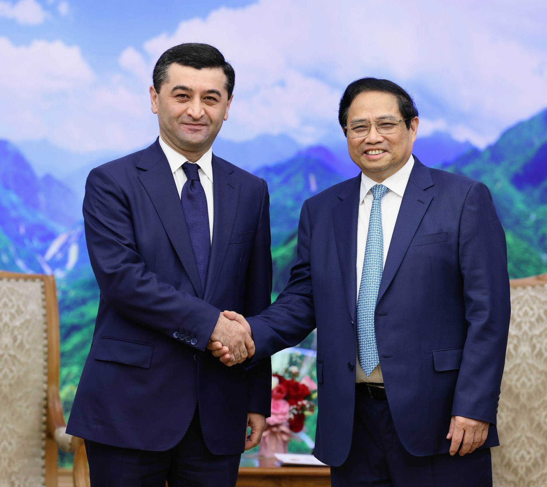 Le Premier ministre Pham Minh Chinh reçoit le ministre ouzbek des Affaires étrangères