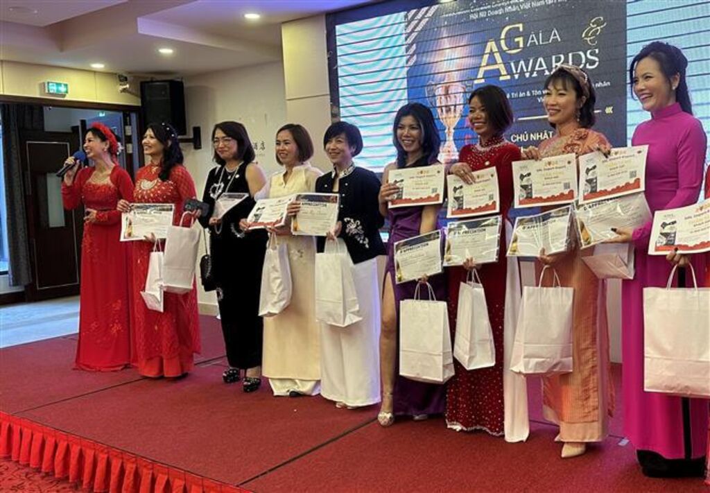 Distinction de femmes d affaires vietnamiennes en France