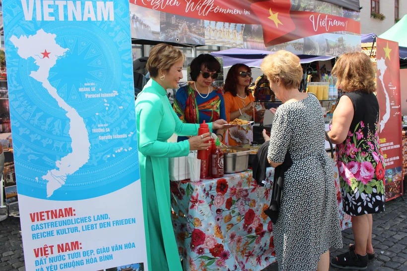 Un événement au Danemark présente le Vietnam et les relations bilatérales