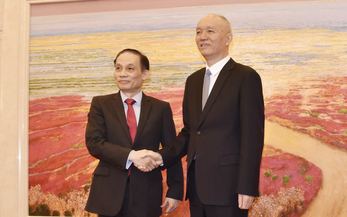 Le président de la Commission centrale des relations extérieures du PCV rencontre de hauts dirigeants du PCC