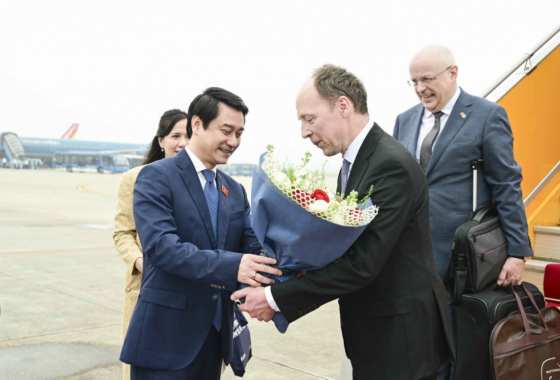Le président du Parlement finlandais entame une visite officielle au Vietnam