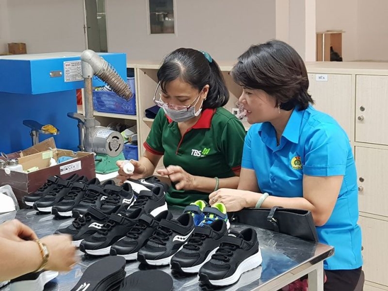 Exportation de chaussures et sandales le Vietnam classé au 2e rang mondial