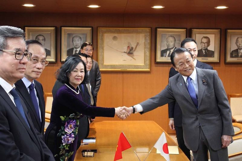 Promouvoir le rôle des deux Partis au pouvoir dans des relations Vietnam-Japon