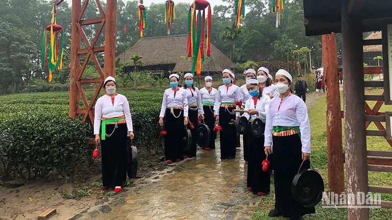 ​Découvrez Couleurs des cultures des groupes ethniques vietnamiens en avril