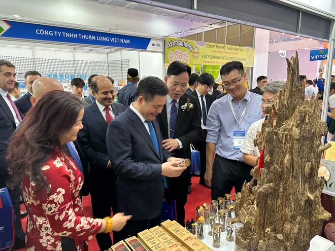 Près de 500 entreprises de 15 marchés recherchent des opportunités de coopération à la Vietnam Expo 2024