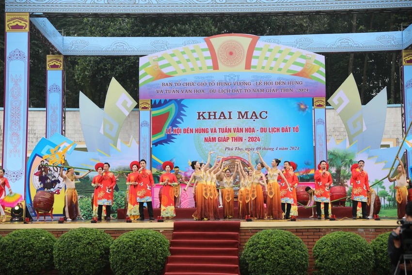 Ouverture de la Fête des rois Hung et de la Semaine de la culture et du tourisme de Phu Tho