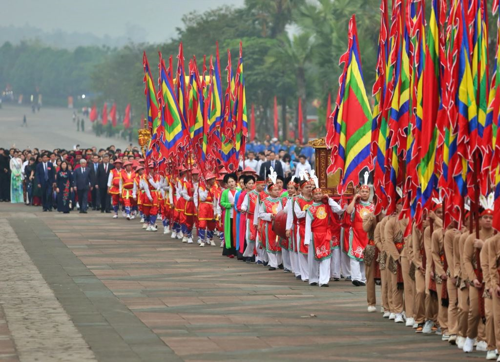 Le PM Pham Minh Chinh assiste à la fête des temples des rois fondateurs Hùng