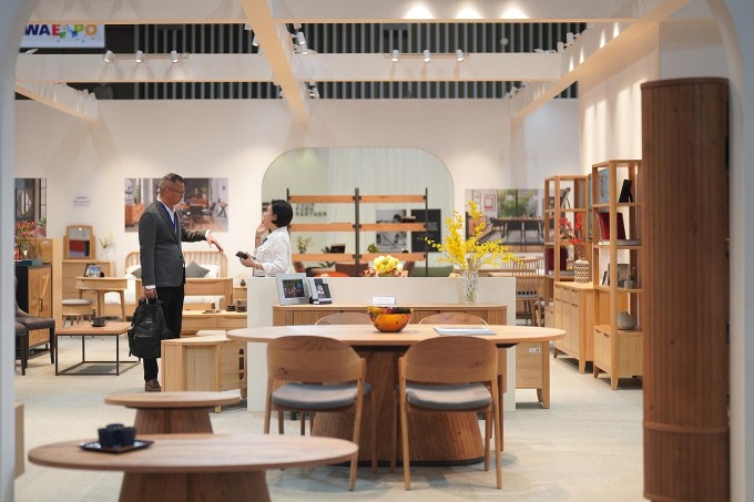 Les meubles en bois vietnamiens attirent les clients aux États-Unis