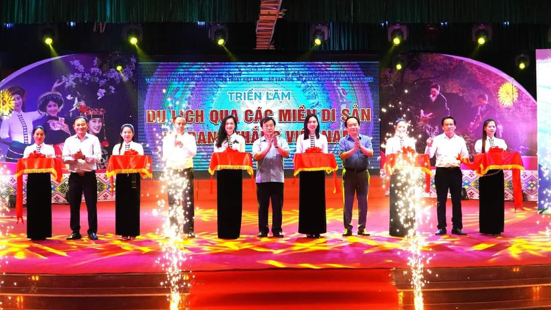 Ouverture de l’exposition de photos  A travers les régions patrimoniales du Vietnam  à Diên Biên Phu