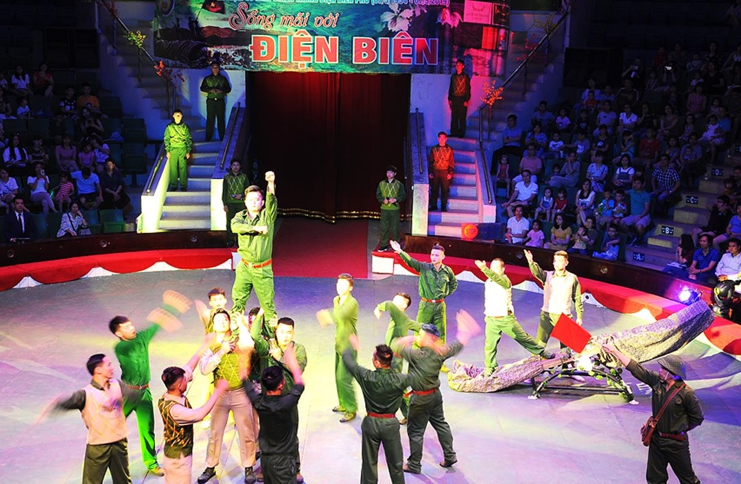 Reconstituer la victoire de Dien Bien Phu à travers l art circassien