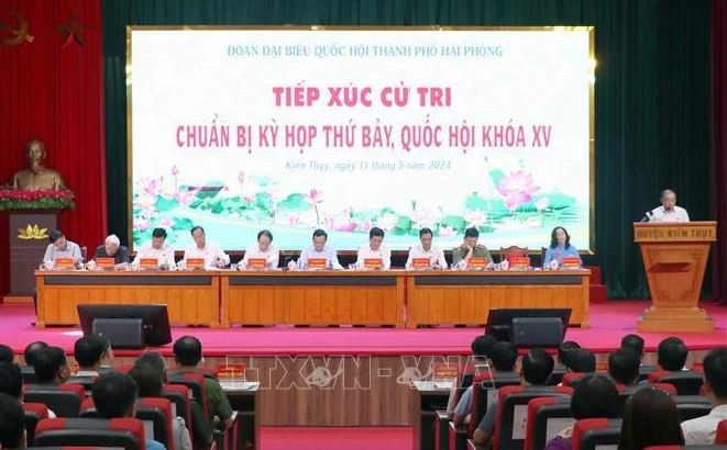 Le vice-Premier ministre Trân Luu Quang rencontre des électeurs à Hai Phong