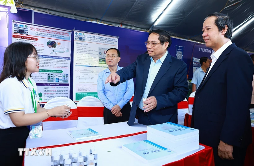 Le Premier ministre Pham Minh Chinh encourage l esprit d entreprenariat chez les jeunes