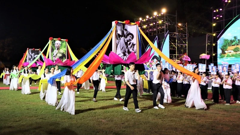 Nghe An ouverture du Festival du village de Sen 2024