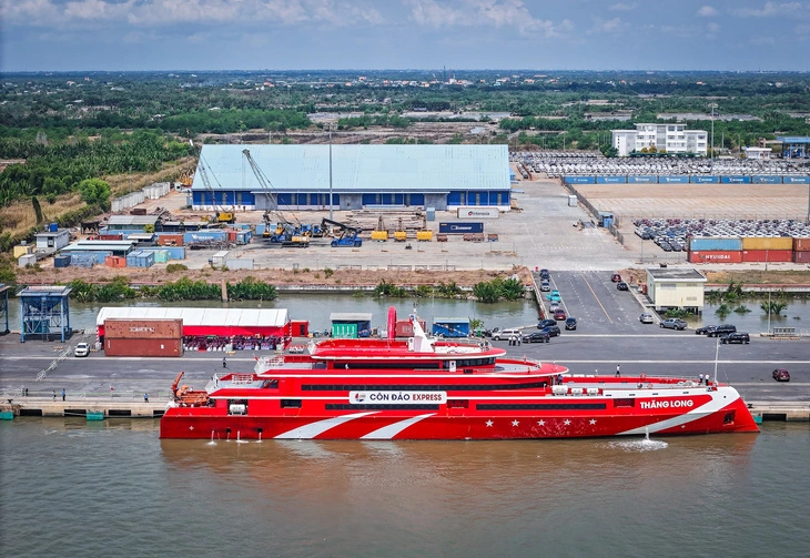Lancement d un service de bateau à grande vitesse reliant HCM-Ville à l île de Con Dao