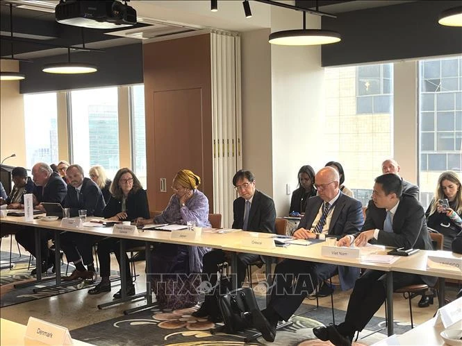 Le Vietnam soutient le rôle de l UNESCO dans la promotion de l éducation