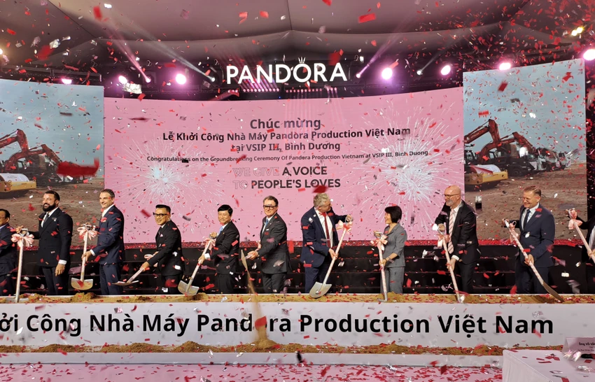 Une usine du créateur et fabricant danois de bijoux Pandora en construction à Binh Duong