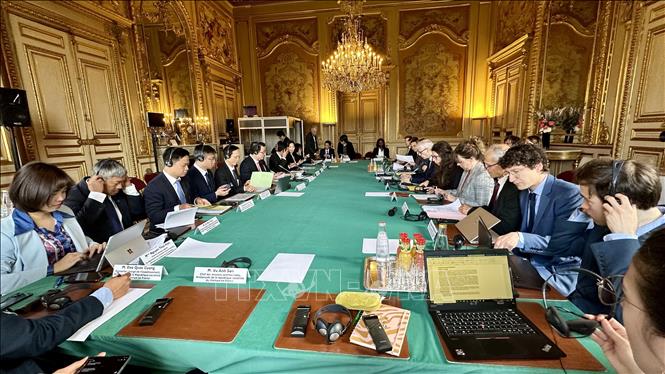 Le Vietnam et la France tiennent leur 8e dialogue annuel économique de haut niveau