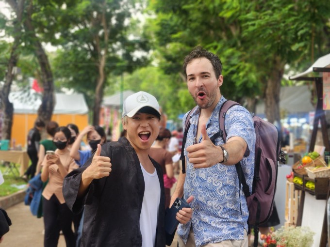 Les visiteurs étrangers sont enthousiasmés par le Festival du banh mi vietnamien