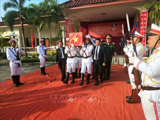 Rapatriement des restes de 12 soldats volontaires et d experts vietnamiens tombés au Sud du Laos
