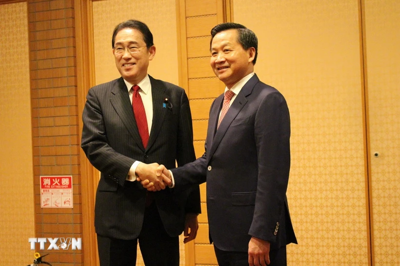 Le vice-Premier ministre Le Minh Khai rencontre le Premier ministre japonais Kishida Fumio et le président de la JICA