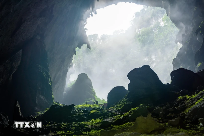 La grotte Son Doong parmi les sept plus belles attractions souterraines du monde