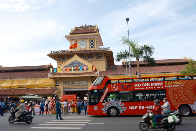 Lancement officiel du service de bus à impériale sur la route Sai Gon-Cho Lon