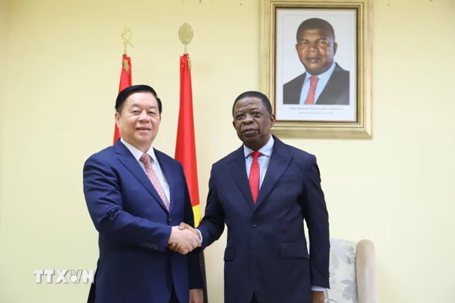Renforcement de la solidarité, de l amitié et de la coopération traditionnelle entre le Vietnam et l Angola