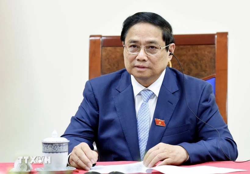 Entretien téléphonique entre les Premiers ministres du Vietnam et de Singapour