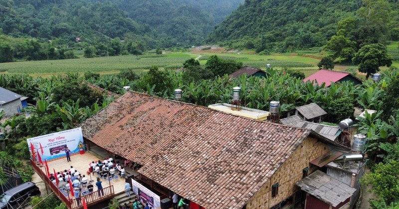 Cao Bang ouvre aux visiteurs une maison centenaire sur pilotis en bois