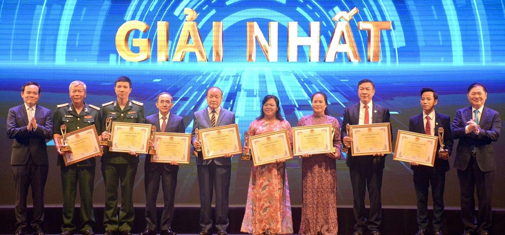 Remise des Prix de l innovation scientifique et technologique du Vietnam à 47 travaux