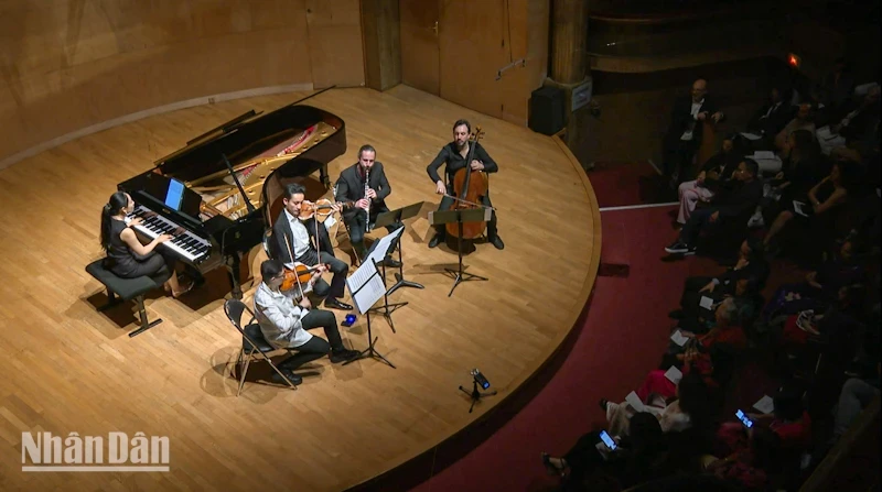 Un concert caritatif à Paris récolte des fonds pour les orphelins vietnamiens