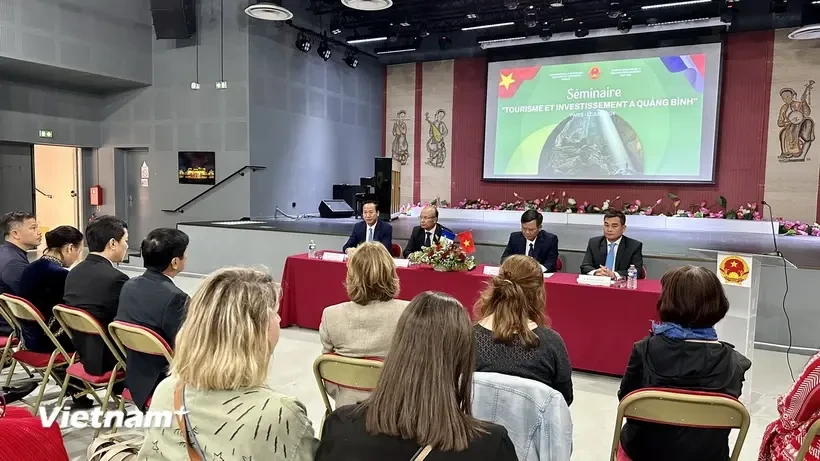 Quang Binh présente son potentiel touristique et commercial à Paris