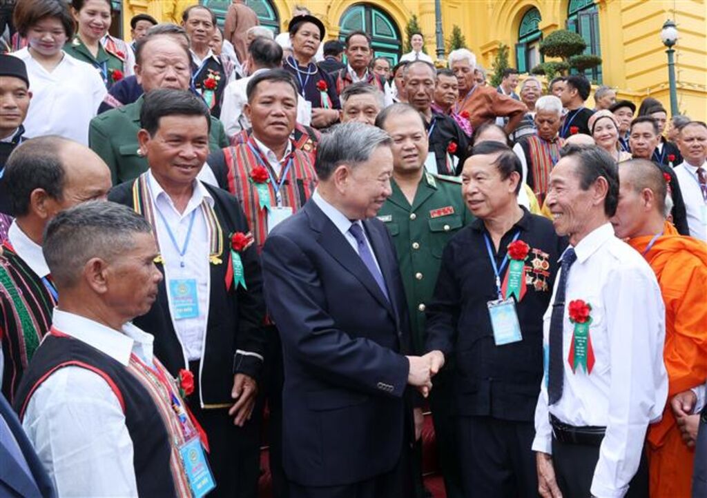 Le président salue les efforts des personnalités prestigieuses minoritaires