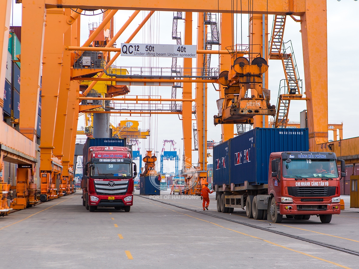 Cinq mois six provinces réalisent un chiffre d affaires à l export de plus de 10 milliards de dollars