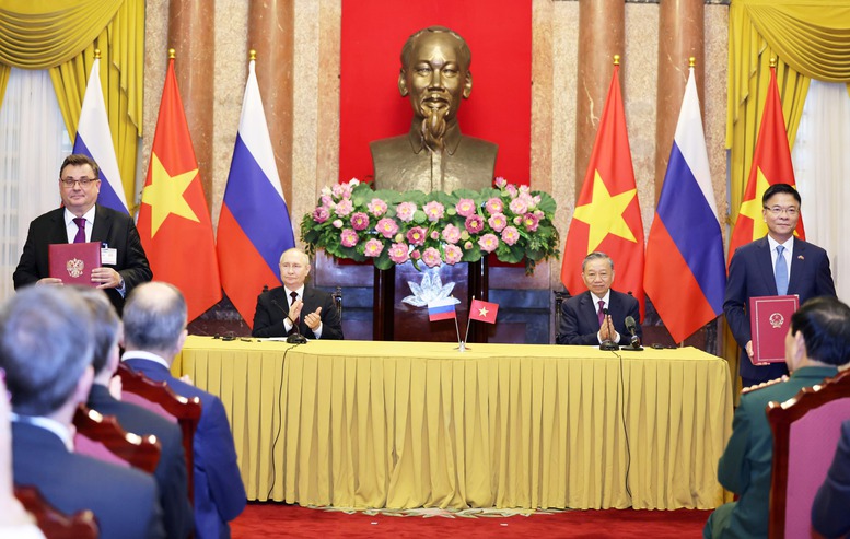 Le Vietnam et la Russie signent onze documents de coopération importants