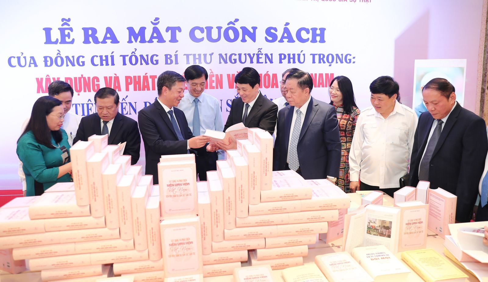 Publication d un livre du SG du Parti Nguyen Phu Trong consacré à la culture