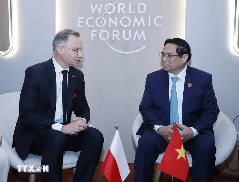 Le Premier ministre Pham Minh Chinh rencontre le président polonais Andrzej Duda à Dalian