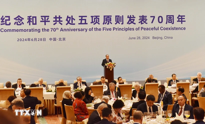 L ancien leader du PCV participe au 70e anniversaire des Cinq principes de coexistence pacifique