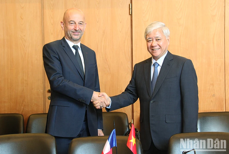 Le Vietnam et la France renforcent leurs relations politiques et leur diplomatie populaire