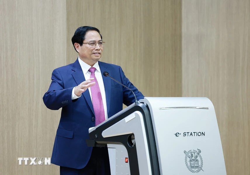 Le Premier ministre Pham Minh Chinh prononce un discours politique à l Université nationale de Séoul