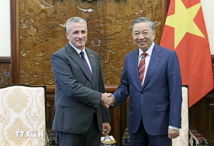 Le Vietnam prend en haute considération les relations avec la Biélorussie