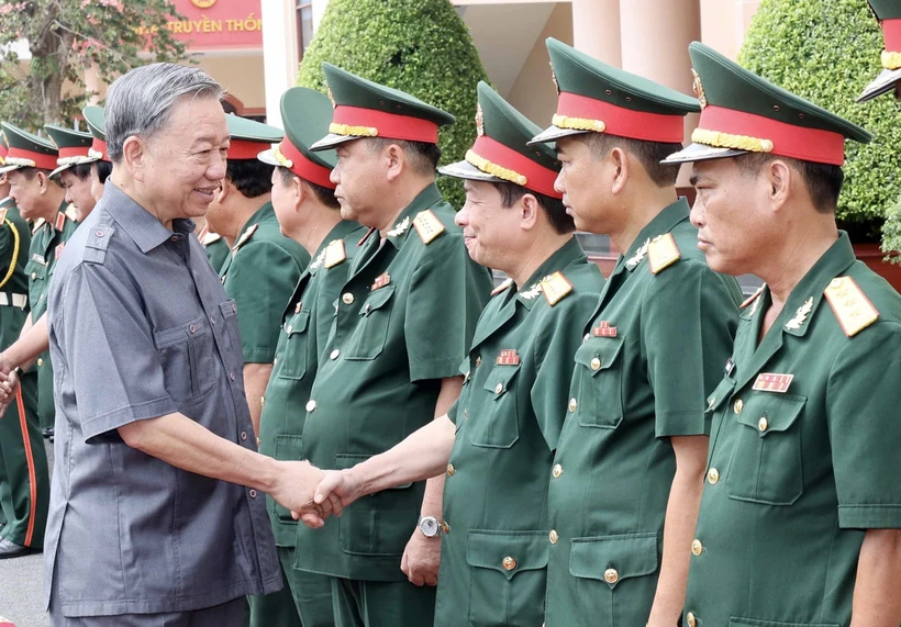 Le président Tô Lâm assigne des tâches à la brigade du génie 25
