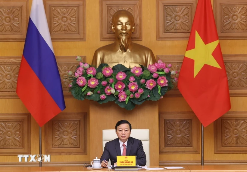 Des vice-Premiers ministres vietnamien et russe tiennent une réunion en ligne