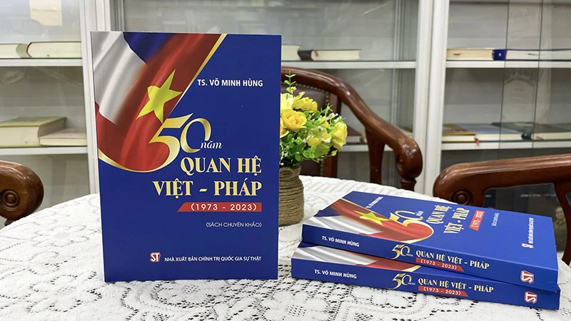 Publication d un livre sur les 50 ans des relations Vietnam-France