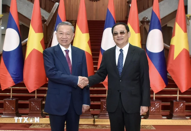 Le président Tô Lâm rencontre le Premier ministre lao Sonexay Siphandone à Vientiane