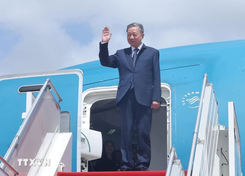 Le président To Lam arrive à Phnom Penh, entamant sa visite au Cambodge