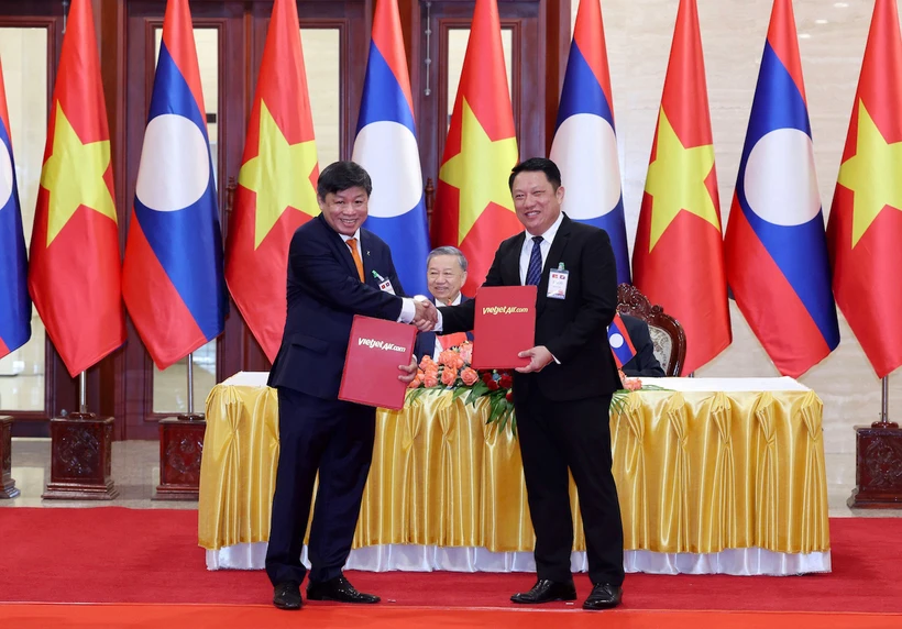 Renforcer la coopération entre le Vietnam et le Laos dans le transport aérien