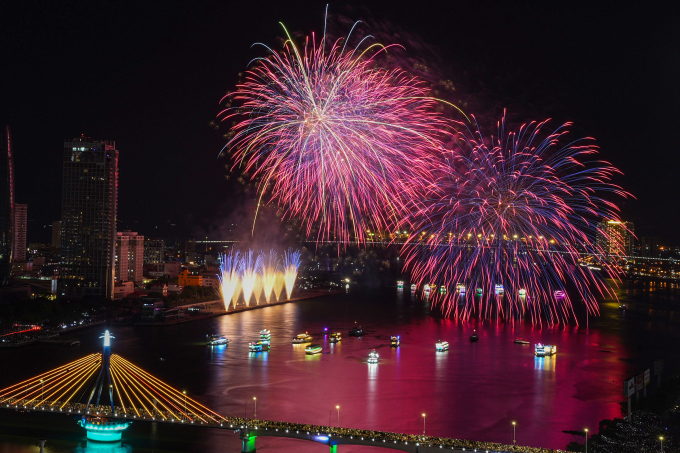 Le Festival international de feux d artifice renforce la marque touristique de Da Nang