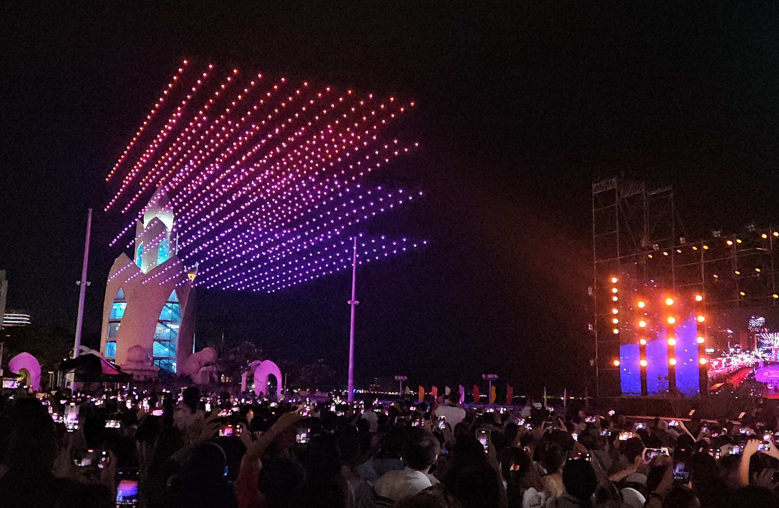 Le Festival international de la baie des lumières de Nha Trang en met plein la vue